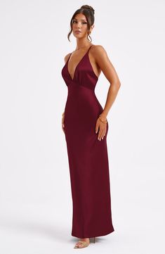 Made in our super luxe, bias cut hammered satin with a gorgeous sheen, the Anja maxi skims the body for a beautiful fit. The perfect dress to create memories in, it features a plunge V-shaped neck and delicate straps. 



Colour: Burgundy.

Luxury bias cut satin.

Delicate straps.

Skims over the figure.

Plunge neckline.

Maxi length.

Model is an XS and is wearing an XS.Ãƒâ€šÃ‚Â 

 Size: XS, S, M, L, XL, XXL Homecoming Dresses Corset, Midi Dress Wedding Guest, Dresses Flowy, Maxi Dress Sale, Create Memories, Sparkle Dress, Plunge Neckline, Dresses By Length, Formal Dresses Prom