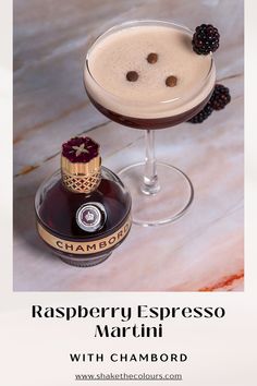 A raspberry espresso martini cocktail with Chambord garnished with coffee beans and blackberry on a pink marble table and a small Chambord bottle is next to it. Martinis Drinks, Recipes Drinks, Cocktail Recipes Easy, Adult Beverages