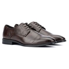 Step up your business wardrobe with the Dionís cap toe oxford. This iconic silhouette features a lace-up design, faux leather construction, brogue detailing and stacked heel. Perfect for formal occasions or everyday office wear, the Dionís combines style with sophistication. Elevate your professional attire with these classic and versatile shoes that ensure you look polished and refined. Business Wardrobe, Oxford Shoes Brown, Look Polished, Oxford Shoe, Versatile Shoes, Dress Loafers, Oxford Dress Shoes, Oxford Shoes Men, Closed Toe Shoes