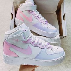 Flowers Anime, Wallpaper Nike, Обувь Air Jordan, Nike Shoes Women Fashion, Boty Nike, Skor Sneakers, Trendy Shoes Sneakers, Basket Style, Nike Shoes Girls