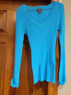 Casual Blue Winter Blouse, Casual Blue Blouse For Winter, Blue Stretch Shirt For Fall, 80's Clothes, Concert Clothes, Fire Shoes, Long Sleeve Shirts For Women, Personal Things, Blue Shirts