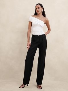 Stylish Work Attire, Pose References, Petite Shorts, Banana Republic Pants, Cooler Weather, Wool Pants, Pants Straight, Bottom Clothes, Straight Pants