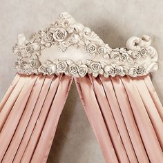 the instructions for how to make curtains and valances with lace trimming on them