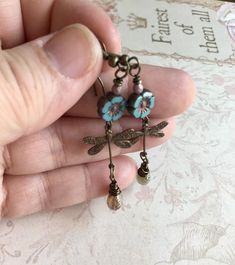 I love a beautiful dragonfly charm! And these little charms are so. . . well, charming! They are light and delicate yet detailed and of high quality natural brass. The little charms hang from teal Czech glass flowers, and I wrapped little Czech glass tear drops to dangle from the dragonfly tails. Czech Beads Jewelry, Jewelry Making Instructions, Czech Glass Jewelry, Dragonfly Jewelry, Dragonfly Earrings, Beaded Jewelry Designs, Earrings Flower, Handmade Jewelry Diy, Ear Rings