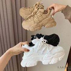 Lasaky - Stylish and Sporty Thick-Soled Casual Sneakers with Leather Upper and Foam Base for and Women Παπούτσια Nike Free, Walking Fashion, Kasut Wanita, Pretty Shoes Sneakers, Shoes Outfit Fashion, Sneakers Patterns, Fashion Bottoms, Trainers Fashion, Girly Shoes