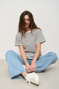 The loose-fit striped T-Shirt is a very versatile item that can be used for different seasons and clothing styles. It can be combined with jeans, shorts, skirts, as well as with flat shoes or sneakers. Striped Clothing, Boutique Clothing Store, Sundress Casual, Stripe Outfits, T Shirts Women, Casual Work Outfit, Top Pants Set, Striped T Shirt, Sweater Tank Top