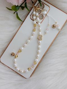 Korean Phone Charms, Iphone Bracelet, Phone Jewelry, Crystal Jewelry Diy, Diy Jewelry Charms, Diy Phone Case Design, Diy Jewelry Set, Gelang Manik-manik, Cell Phone Charms