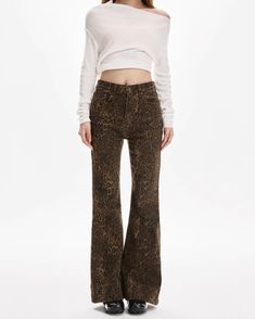 Aesthetic high-waisted flare jeans with an all-over leopard print. Made from denim with a slightly flared leg and classic five-pocket design Size: • S: Waist: 62cm/ 24.4 in, Hips: 90cm/ 35.4 in, Length: 101cm/ 39.8 in• M: Waist: 66cm/ 26.0 in, Hips: 94cm/ 37.0 in, Length: 102cm/ 40.2 in• L: Waist: 70cm/ 27.6 in, Hips: 98cm/ 38.6 in, Length: 103cm/ 40.6 inMaterial: Denim Brown Flare Jeans With Five Pockets, Brown Flare Jeans For Fall, Trendy Straight Leg Leopard Print Jeans, High Rise Leopard Print Bottoms For Fall, Trendy High Rise Leopard Print Bottoms, Trendy High-rise Leopard Print Bottoms, Casual Leopard Print Jeans For Fall, Leopard Print Jeans For Fall, Fitted Leopard Print Jeans For Fall