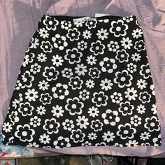 Never Worn Spring Retro Pencil Skirt, Spring Retro Pencil Mini Skirt, Retro Black Mini Skirt For Summer, Retro Black Mini Skirt, Trendy White Midi Skirt, Summer Black Pencil Skirt Skort, Black Pencil Skirt Skort For Summer, Retro Black Lined Skirt, Retro Black Bottoms For Spring