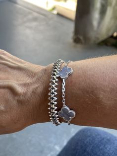 White Gold Jewelry Men, Cool Bracelets For Men, Van Cleef White Gold Bracelet, Mens Van Cleef Bracelet, Van Cleef For Men, Van Cleef Necklace Men, Men Luxury Jewelry, Van Cleef Chalcedony, Van Cleef Bracelet Men