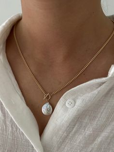 14k gold filled, water and tarnish resistant 18in chain with toggle and freshwater pearl detail Modern Pearl Jewelry, Czech Jewelry, Pearl Charm Necklace, Figaro Necklace, Trend Jewelry, Pearl Charms, Mother Pearl, Letter Necklace, Jewelry Trends