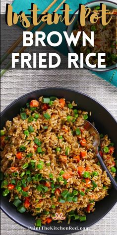 brown bowl with fried rice and carrots, peas and green onions Seasoned Brown Rice, Easy Brown Rice, Instant Pot Brown Rice, Rice With Vegetables, Chinese Fried Rice, Brown Rice Recipe, Vegetarian Oyster Sauce