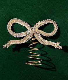 a brooch that is on top of a green cloth