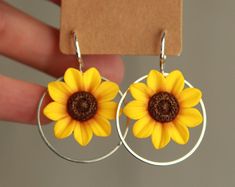 Handmade earrings with polymer clay sunflower and stainless steel hoops and small silver plated hoops for pierced or non-pierced ears. Polymer clay isn't afraid of water, strong and non-toxic. Gorgeous gift for women and girls as handmade item Sizes : Hoop dia 30 mm/ 1,3 inches Total length 40 mm/ 1,6 inches The dimension of the sunflowers is 25 mm/ 1 inch You can choose the finish with hoop or ball studs for pierced ears or with hoops for non-pierced earrings. SUNFLOWER HOOP EARRINGS - https://www.etsy.com/listing/1011214250 SUNFLOWER NECKLACES- https://www.etsy.com/listing/1002078412 https://www.etsy.com/listing/1022690765 SUNFLOWER RING - https://www.etsy.com/listing/1019128131 DAISY NECKLACE - https://www.etsy.com/listing/1023844001 ALL DANGLE EARRINGS- https://www.etsy.com/shop/Buduar Everyday Yellow Polymer Clay Jewelry, Handmade Minimalist Flower Earrings For Everyday, Handmade Minimalist Flower Earrings For Everyday Wear, Gift Polymer Clay Small Hoop Jewelry, Nickel Free Flower Polymer Clay Jewelry, Nickel-free Polymer Clay Flower Jewelry, Nickel Free Polymer Clay Hoop Earrings As Gift, Nickel-free Polymer Clay Jewelry In Flower Shape, Nickel-free Polymer Clay Hoop Earrings Gift