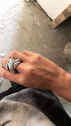 Costume Jewelry Rings, Bold Jewelry, Silver Jewelry Design, Unusual Jewelry, Jewelry Inspo, Modern Jewelry, Cute Jewelry, Ring Designs