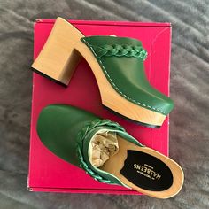 Swedish Hasbeens Green Laila New In Box Unworn Size 37 Designer Leather Clogs With Wooden Heel, Designer Mules With Wooden Heel And Round Toe, Green Leather Closed Toe Mules, Green Platform Slip-on Clogs, Green High Heel Leather Clogs, Green Leather High Heel Clogs, Designer Clogs With Removable Insole, Designer Clogs With Removable Insole And Round Toe, Green Leather Slip-on Clogs