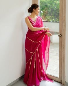 Pink Saree Wedding Look, Blouse On Pink Saree, Haldi Pink Outfit, Minimal Saree Look, Farewell Blouse Design, Dark Pink Saree Contrast Blouse, Pink Lehenga Look, Pink Saree Aesthetic, Double Colour Saree