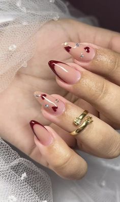 Short Almond Nails Designs Valentines, Nails Inspiration Red And Gold, Trendy Almond Acrylic Nails, Simple Cute Nails Almond, Almonds Nails Designs, Simple Almond Nail Ideas, Valentine’s Day Nails Almond Shape, Valentines Almond Shaped Nails, Swagapino Aesthetic