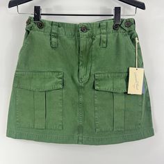 New With Tags. Retail Price $25. Women's Mini Utility Cotton Skirt With Side And Front Pockets Size 2 In Green. 14.5" Waist Laying Flat, 16" Overall Length. Green Utility Mini Skirt, Green Cotton Skort With Pockets, Green Skort With Pockets For Spring, Green High Waist Casual Skort, Green Spring Skort With Pockets, Spring Green Skort With Pockets, Casual High Waist Green Skort, Casual Green Skirt With Pockets, Casual Green Mini Skirt With Pockets