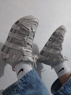 Tenis nike Nike Air More Utempo, Nike Y2k Shoes, Air Uptempo Nike, Nike Air More Uptempo Outfit, Nike Air Uptempo Shoes, Nike Uptempo Outfit, Uptempo Outfit, Nike Uptempo Sneakers, 90s Tracksuit