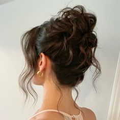 Messy wavy bun wedding hairstyle Low Curled Bun Wedding Hair, Curled French Twist, Loose Bun Hairstyles Wedding, Loose Curled Updo, Loose Curl Updo Messy, Bridesmaid Hairstyles Updo High, Hair For Mock Neck Dress, French Twist Brunette, Bride Hair High Bun