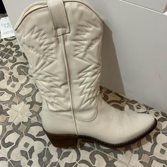 Steve Madden Cowgirl Boots Beige/Off White Great Condition Wore For A Wedding ** Steve Madden Cowgirl Boots, Boots Beige, Shoes Steve Madden, Cowgirl Boots, Steve Madden Shoes, Shoes Heels Boots, Shoes Women Heels, Steve Madden, Heeled Boots