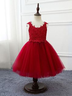 Sleeveless Tulle Princess Dress For Summer, Sleeveless Princess Dress For Summer Dress-up, Sleeveless Summer Tulle Princess Dress, Sleeveless Princess Dress With Lace Bodice For Party, Sleeveless Tulle Princess Dress With Lace Bodice, Sleeveless Princess Dress With Lace Bodice And Tulle, Spring Sleeveless Princess Dress For Dress-up, Sleeveless Tulle Lace Dress For Summer, Summer Sleeveless Tulle Lace Dress