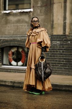 London Fashion Week Street Style, London Street Style, Autumn Street Style, Modest Fashion Outfits, The Chic, Cool Street Fashion, Street Style Looks, Street Chic, London Fashion Week