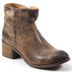 Thick Stitching, Walnut Grove, Short Ankle Boots, Western Ankle Boots, Western Booties, Western Leather, Boots Women Fashion, Leather Pulls, Leather Design