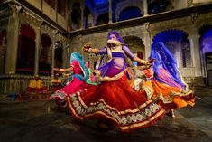 Garba Dance, Rajasthani Dress, Indian Classical Dance, Dance Images, India Culture, Dance Hairstyles