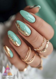 Tranquil Teal with Gold Foil Flakes Manicure: Experience the serene elegance of these teal nails, perfectly paired with gold foil flakes for a luxurious and calming manicure that's sure to turn heads. #TealNails #GoldFoilNails #LuxuryManicure #CalmNails Summer Boho Nails, Mint Green Nails, Mint Nails, Boho Nails, Teal Nails, Unghie Nail Art, Turquoise Nails, 2024 Nails