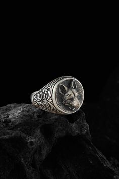 Large Fox Signet ring has been created by talented craftmens as handmade. We design to compliment your style! We believe there is something special for everyone and for every occasion, whether you're shopping for yourself or looking for a gift. Our wide selection of jewelry leaves no doubt or question marks regarding if one can find anything for themselves. Item Details Gender : Male / Female / Unisex Material : 925K Sterling Silver Total weight : 10.00 - 12.00 Gr. (US 11 Size) All our products Fox Signet Ring, Unique Handmade Engraved Promise Ring, Artisan Engraved Rings For Promise, Handmade Classic Stackable Rings, Nickel Free Signet Ring As Gift, Vintage Handmade Signet Ring For Promise, Vintage Handmade Signet Promise Ring, Handmade Vintage Signet Ring For Promise, Artisan Engraved Promise Ring Jewelry