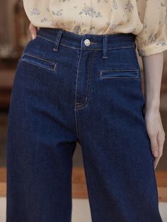 Get this vintage jeans in Simple Retro. 2022 Pre-Spring simple retro style. Vintage 70s Clothes, Blue Straight Jeans, High Wasted Jeans, Clothes Wishlist, Simple Retro, 80s Style, 1940s Fashion, Mori Girl, Thrift Shopping