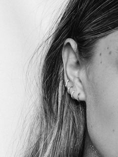 The Classique Pavè Huggies- 9mm- Après Jewelry Piercing Inspo, The Ear, Ear Cuffs, Huggie Earrings, Fine Earrings, Simple Jewelry, Rose Gold Earrings, White Diamonds, Huggies Earrings