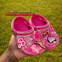 These crocs are custom made to your liking. Please put the shoe size (whether it's adult, little kid, or big kid) and put the shoe color and the theme you want. Customized Crocs Shoes, Croc Decorations, Crocs Ideas, Toddler Crocs, Custom Crocs, Crocs Fashion, Diy Toddler, Hacks Clothes, Norfolk Va