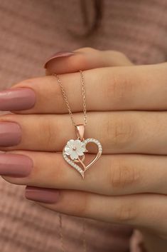 ❤️ 925 Sterling Silver Rose Gold Magnolia Heart Necklace ❤️ ❤️WE ARE HERE TO ADD MORE BEAUTY TO YOUR BEAUTY WITH OUR JEWELRY ❤️ ❤️ OUR DESIGNS ARE LIKE A LOVER AT YOUR SIDE ALL THE TIME ❤️ DOES NOT DARKEN ANTI - ALLERGENIC Color :Rose Gold Necklace length: 42 cm Our all silver jewelry are 925 Sterling Silver. Excellent quality and reasonable price This jewelry is elegant, stylish and useful and Ideal Gifts for Christmas, Mother's Day, Valentine's Day, Graduation Gifts, Bridal Gifts Anniversary, Anniversary Necklace For Her, Women’s Necklace, Silver 925 Jewelry, Jewelry Roses, Beautiful Jewelry Rings, Valentine Jewellery, Cute Jewelry Necklaces, Beautiful Jewelry Necklaces