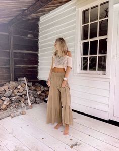 Costal Boho Outfits, Granola Boho Outfits, Boho Outfits 2023, Girly Boho Outfits, Hippie Mom Aesthetic, Boho Fashion Aesthetic, Hippie Girl Outfits, Hippie Summer Outfits, Granola Girl Outfits