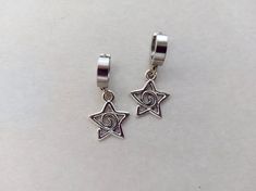 Silver star earrings Stainless steel hoop clip-on Gothic earrings Rock star’s girlfriend earrings No ear piercing Spike earrings Grunge Emo Ear Piercing Hoop, Girlfriend Earrings, Earrings Grunge, Grunge Earrings, Star Earring, Indie Style, Gothic Earrings, Spike Earrings, Funky Jewelry