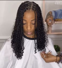 Braid Style Black Women, Boxbraids Hairstyle Short, Shoulder Length Goddess Box Braids, Short Goddess Knotless Braids, Short Box Braids With Curls, Short Curly Braids For Black Women, Short Curly Knotless Braids, Short Bohemian Knotless Braids, Short Braids With Curls