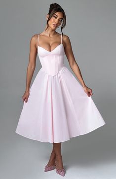 Make an entrance in Mariella, the blush party midi of your dreams this season. Super feminine and chic, this dress is truly an icon with a structured, corseted bodice that's boned to cinch your waist and contrasted by a full, voluminous skirt.