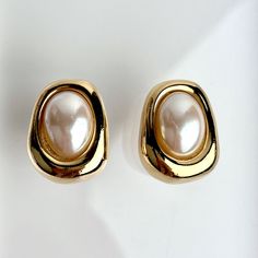 Vintage 90s Bijoux Givenchy Earrings Glass Pearl Polished Gold Plated Modernist Minimalist Clip On SIGNED. Gorgeous Vintage 90s Bijoux Givenchy Clip On Earrings. A Minimalist Aesthetic By Givenchy. These Lovely Earrings Feature A Unique Modernist Shape Finished In Polished Gold Plating. An Oval Shaped Glass Pearl Sits Center. Made Of Gold Plating With Classic Clip On Style Backs. Givenchy Always Does It Right. A Perfect Classic Earring To Compliment Your Wardrobe Looks. These Are Beautiful Earrings. SIGNED Preowned Vintage Condition. Shows Signs Of Lite To Mild Vintage Wear Primarily Some Surface Wear, Lite Scratches Or Marks. Great Vintage Condition. Classic Metal Clip-on Earrings, Classic Metal Clip-on Earrings For Evening, Luxury Metal Clip-on Earrings For Formal Occasions, Chic Formal Metal Clip-on Earrings, Elegant Oval Clip-on Earrings For Party, Minimalist Metal Clip-on Earrings For Formal Occasions, Givenchy Earrings, Classic Earrings, Lovely Earrings