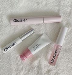 Glossier Natural Makeup, Glossier Makeup Aesthetic, Aesthetic Makeup Products, Glossier Aesthetic, Flawless Makeup Look, Glossier Makeup, Glossy Makeup, Makeup Aesthetic, Lip Glosses