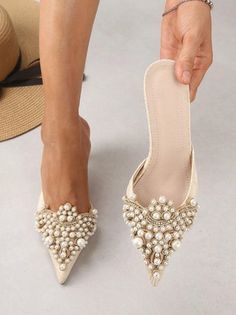 Pearl Decor, Heel Mules, Retro Mode, Fabulous Shoes, Look Vintage, Bridal Shoes, Beautiful Shoes, Cute Shoes, Look Fashion