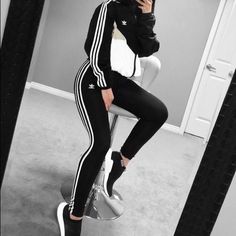 Adidas Classic Three Stripe Legging Size Large Never Worn No Tags Can Be Dressed Up Or Down Photos For Reference Never Worn No Tags Gym Clothes Women Adidas, Adidas Leggings Outfit, Legging Adidas, Mode Adidas, Looks Adidas, Adidas Outfit Women, Outfit Essentials, Branded Outfits, Looks Country