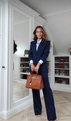 Formal Attire Women, Business Formal Outfit, Stylish Business Outfits, Business Dress Women, Lawyer Outfit, Business Attire Women, Corporate Fashion, Women Dresses Classy