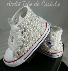 All star Cano Alto Infantil personalizado em Pérolas e Cristais      Tamanho 18 ao 25  (Tamanho maior contate vendedor)    Informar tamanho após compra pela aba de mensagens.  OBS: ALL star tem forma grande aconselhável pedir um número menor. All Star Cano Alto, Converse All Star, Star Trek, Wedding Sneaker, Baby Fashion, All Star, Wedding Shoe, Converse