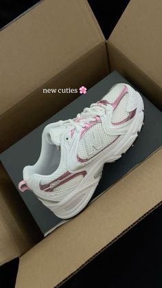 Cool Girl Shoes, Gym Shoes Aesthetic, Cute Gym Shoes, Shoes To Get, Running Shoes Aesthetic, It Girl Shoes, Girly Shoes Sneakers, Essential Shoes For Women, Shoes For Every Outfit