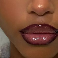 Dark Lipliner With Light Lipstick, Y2k Lip Combo, 2 Toned Lips, Lip Combos For Dark Skin, 90s Lip Combo, Y2k Lips, Lip Combos For Black Women, Prom Lips, Pink Lip Combo