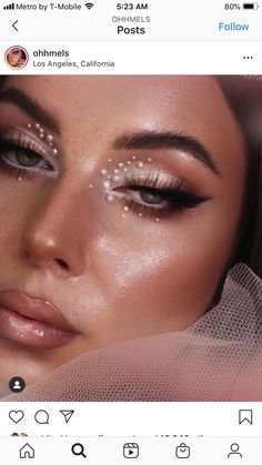 Diamond And Pearl Eye Makeup, Pearl Eye Makeup Euphoria, Rhinestone And Pearl Makeup, Gold Pearl Makeup, White Party Makeup Ideas, Cool Toned Eyeshadow Looks Brown Eyes, Prom Makeup With Pearls, Pearly Eye Makeup