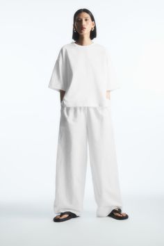 White Tshirt Outfit, Scandinavian Outfit, All White Outfit, Pesticides, White Outfits, Minimalist Outfit